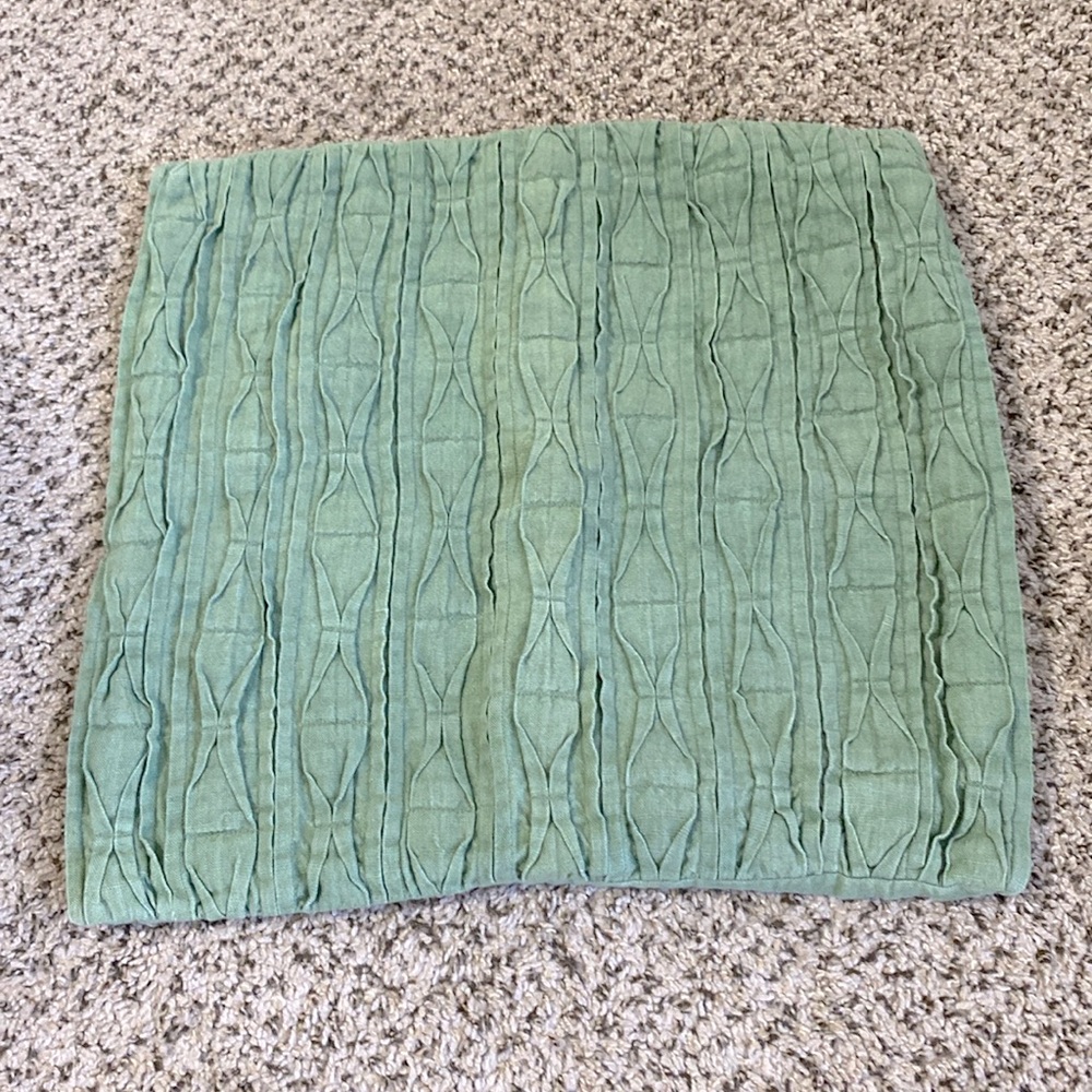 NWOT Linen light green textured front pillow cover. 18” X 17”